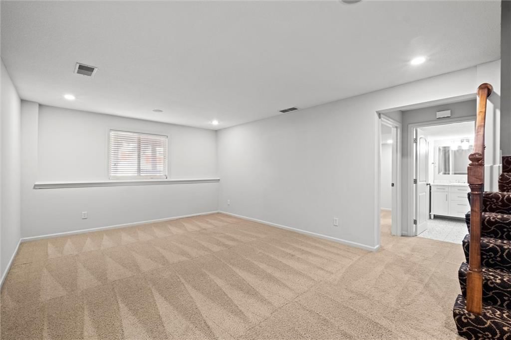 Photo 21 of 30 - 13939 S Summit Street