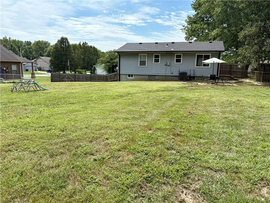 Photo 6 of 26 - 2205 Jil Street