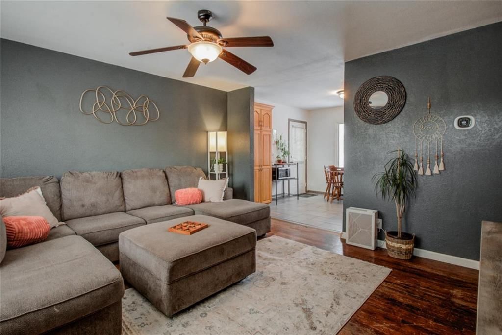 Photo 8 of 26 - 2205 Jil Street