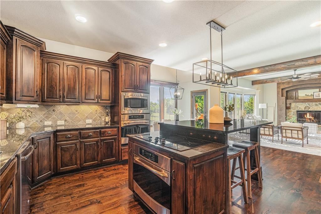 Photo 12 of 55 - 15033 Latham Street