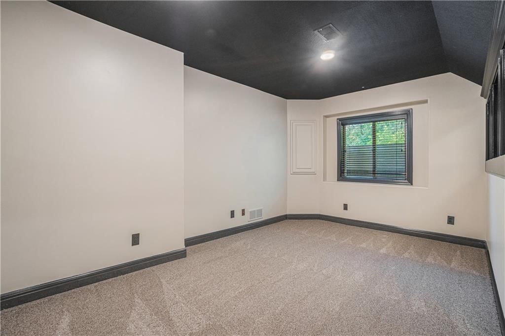 Photo 40 of 55 - 15033 Latham Street