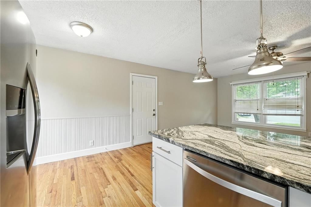Photo 9 of 39 - 6319 N Agnes Circle