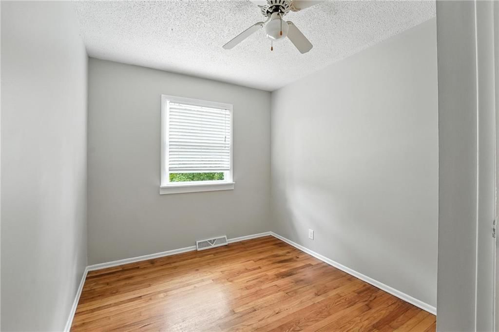 Photo 10 of 39 - 6319 N Agnes Circle