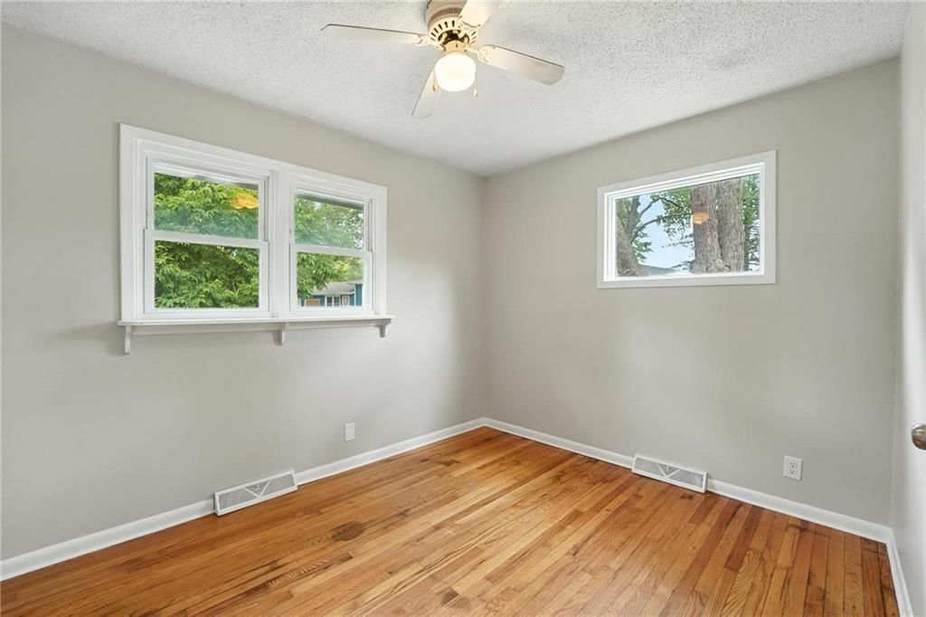 Photo 11 of 39 - 6319 N Agnes Circle