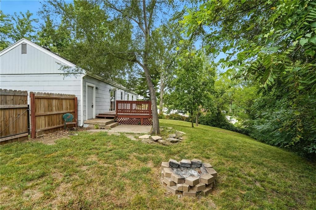 Photo 31 of 39 - 6319 N Agnes Circle