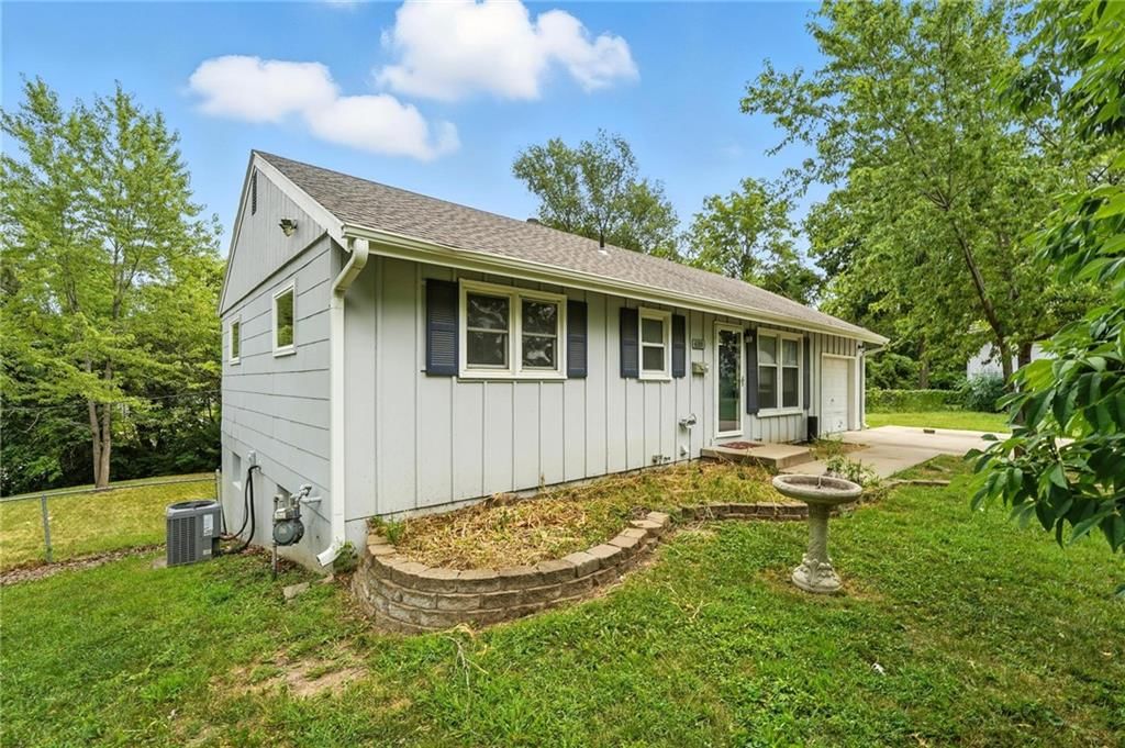 Photo 33 of 39 - 6319 N Agnes Circle