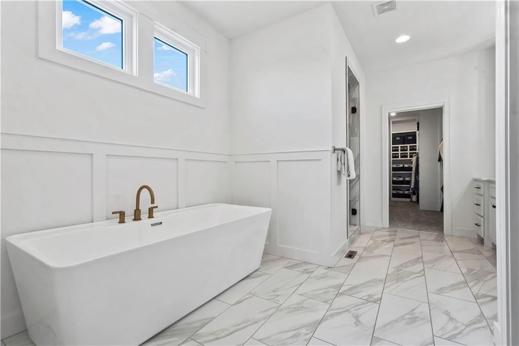 Photo 32 of 83 - 16805 Rosehill Street