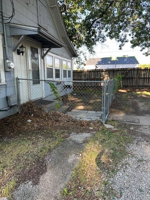 103 E Madison Street — photo 2