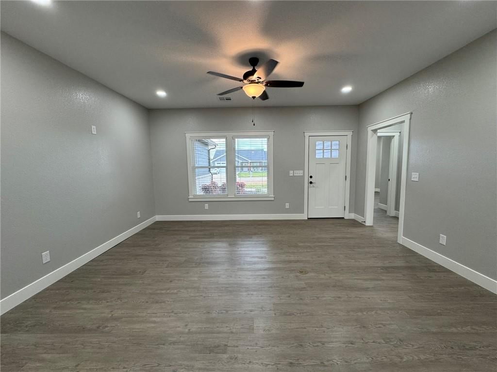 Photo 7 of 60 - 503 N EDGEWOOD Drive