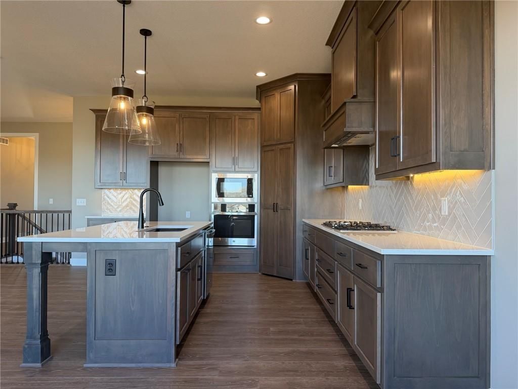 1136 SW Whitby Drive — photo 3