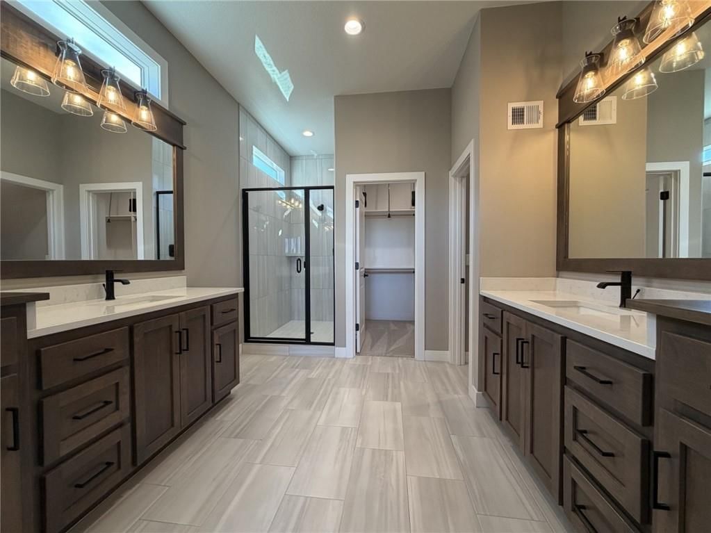 1136 SW Whitby Drive — photo 5