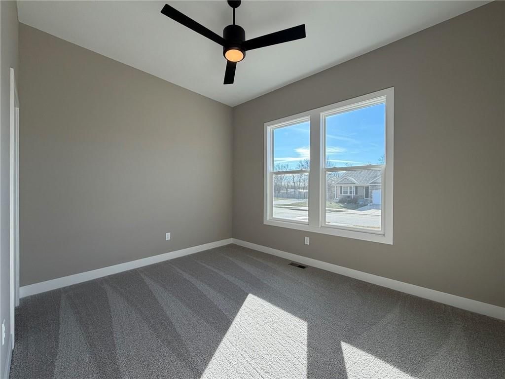 1136 SW Whitby Drive — photo 9