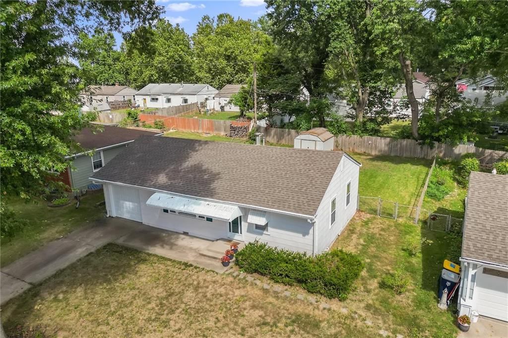 Photo 5 of 29 - 5021 N Cypress Avenue
