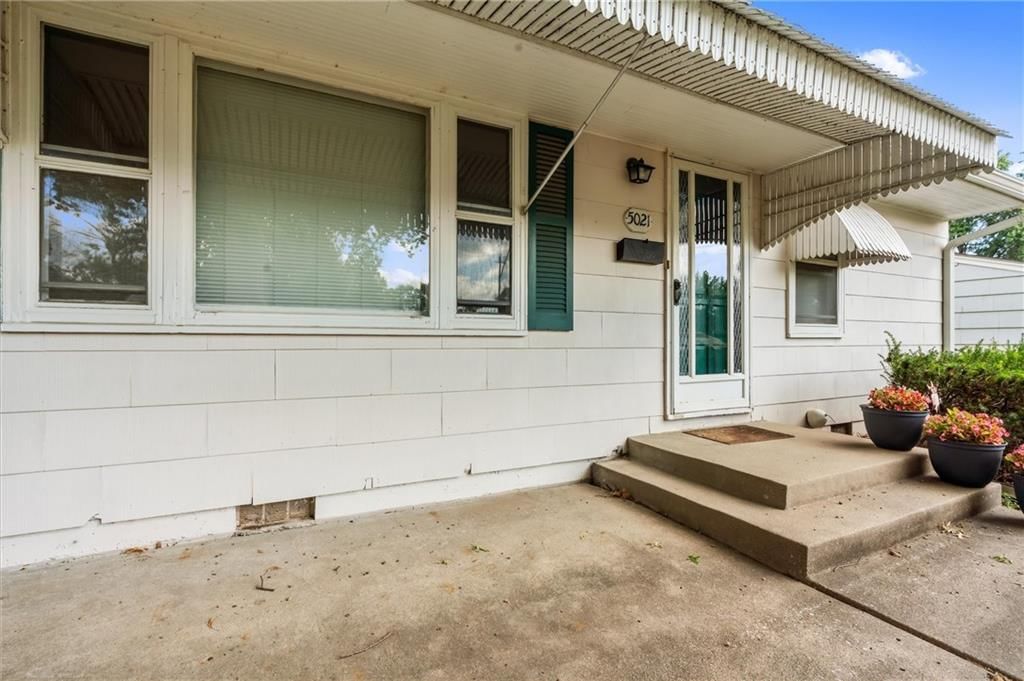 Photo 8 of 29 - 5021 N Cypress Avenue