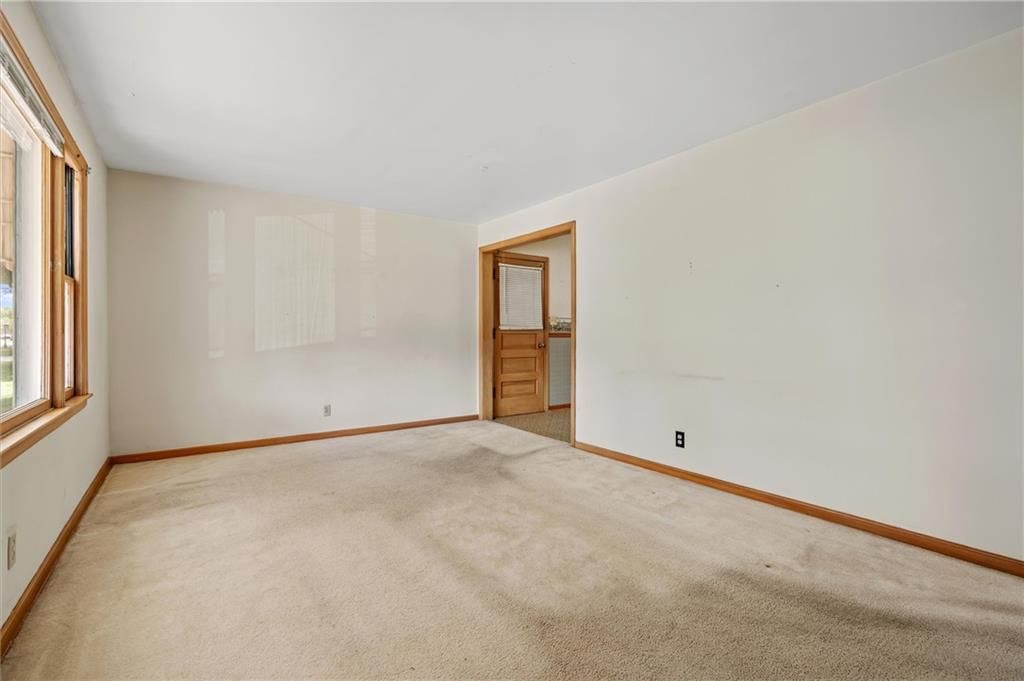 Photo 9 of 29 - 5021 N Cypress Avenue