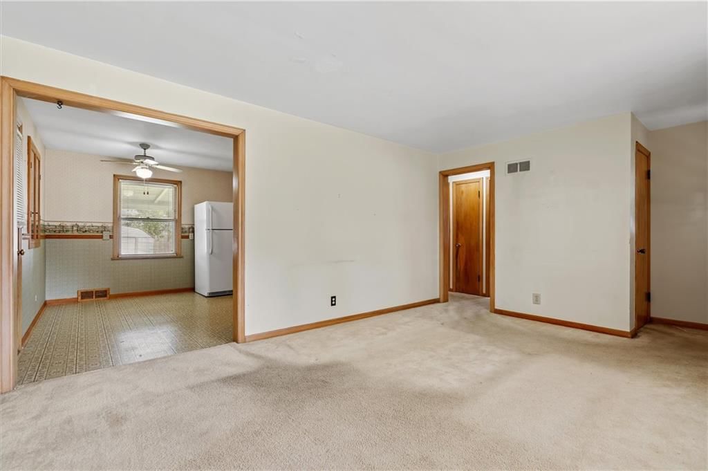 Photo 11 of 29 - 5021 N Cypress Avenue