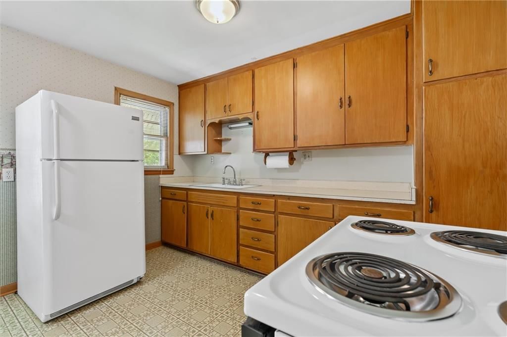 Photo 13 of 29 - 5021 N Cypress Avenue