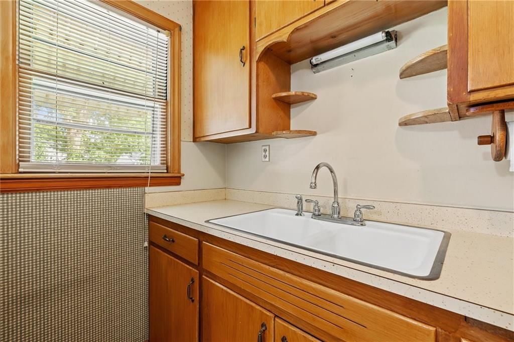 Photo 14 of 29 - 5021 N Cypress Avenue