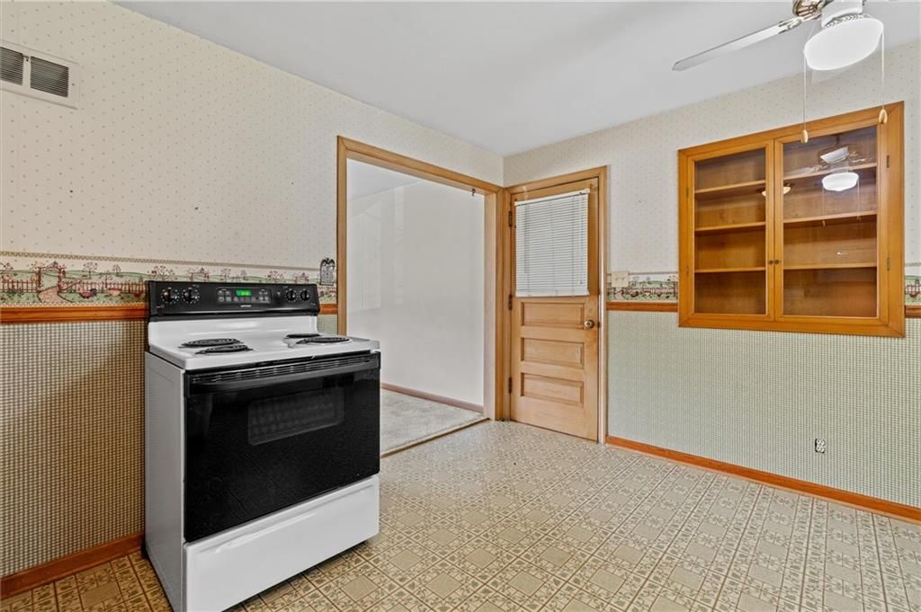 Photo 15 of 29 - 5021 N Cypress Avenue