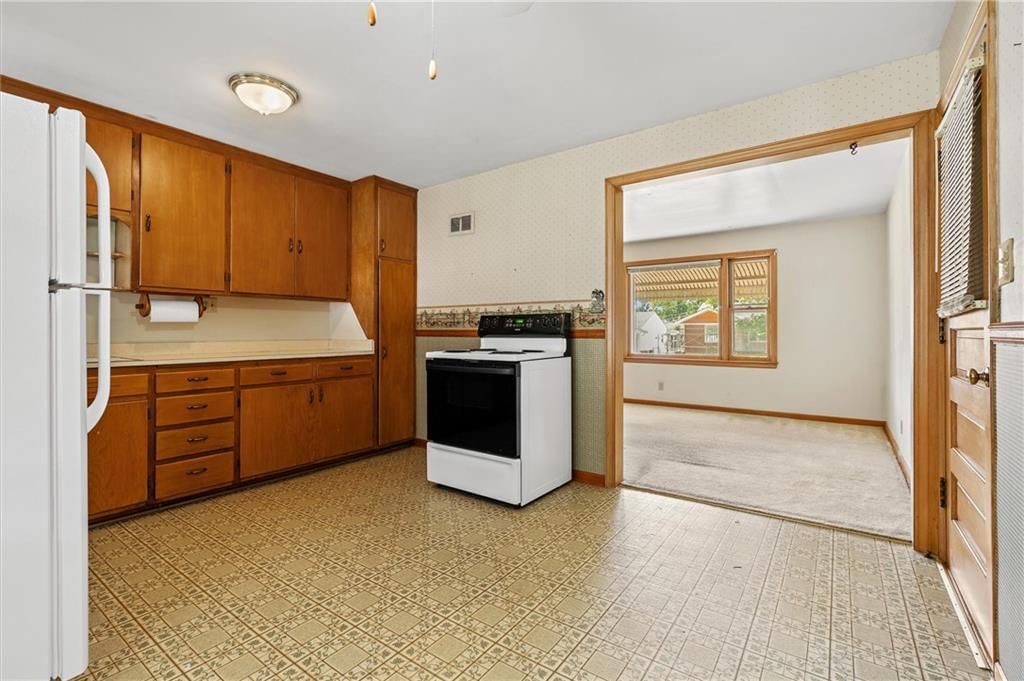 Photo 16 of 29 - 5021 N Cypress Avenue