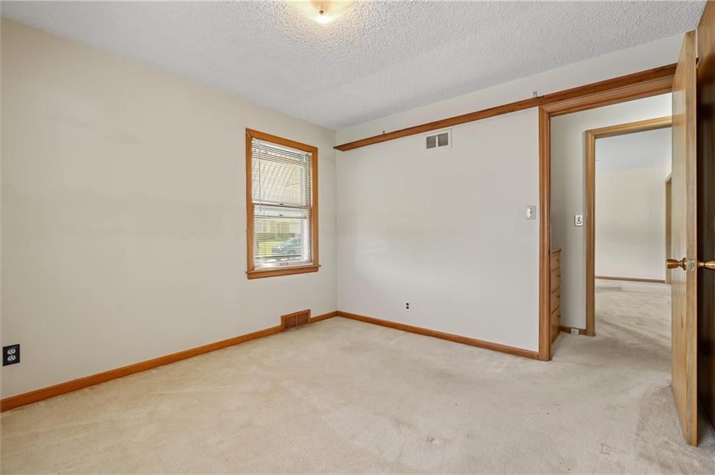 Photo 18 of 29 - 5021 N Cypress Avenue