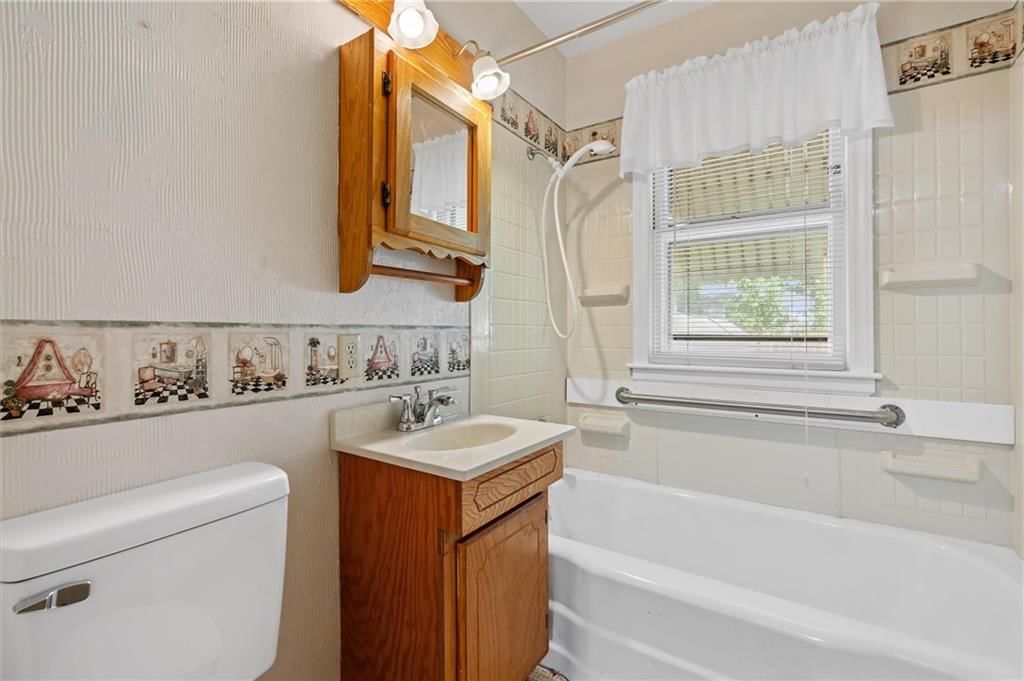 Photo 22 of 29 - 5021 N Cypress Avenue