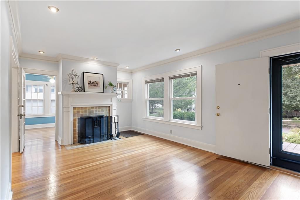 Photo 8 of 31 - 5907 McGee Street