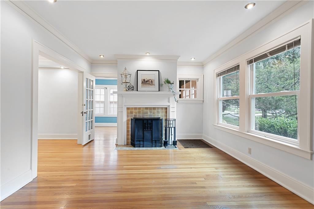 Photo 9 of 31 - 5907 McGee Street