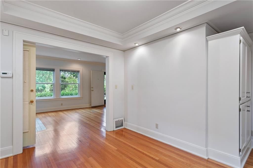Photo 16 of 31 - 5907 McGee Street