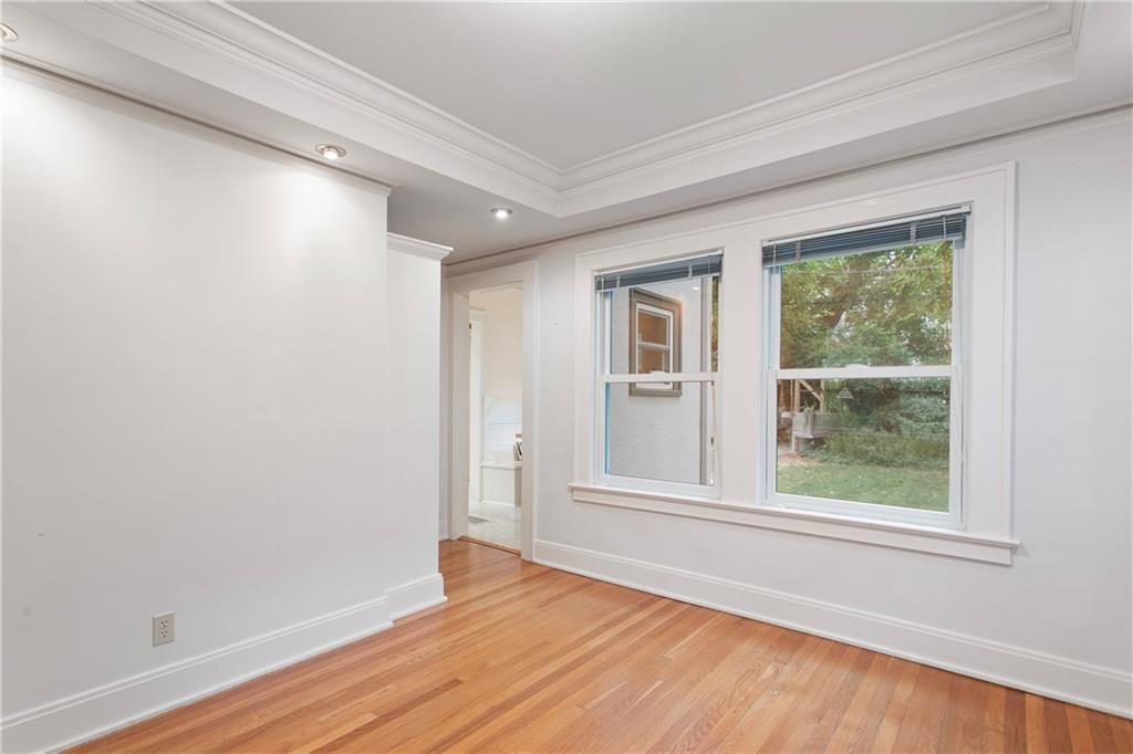 Photo 17 of 31 - 5907 McGee Street