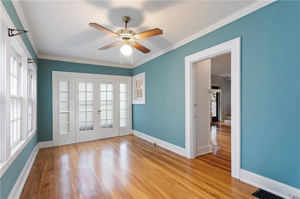Photo 18 of 31 - 5907 McGee Street