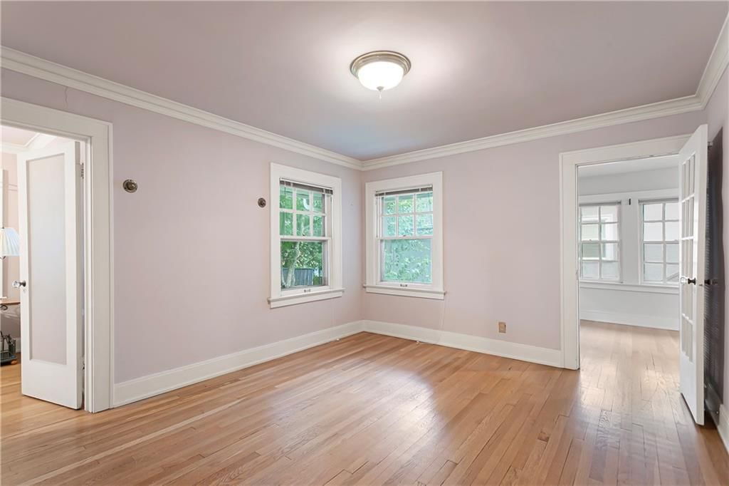 Photo 20 of 31 - 5907 McGee Street