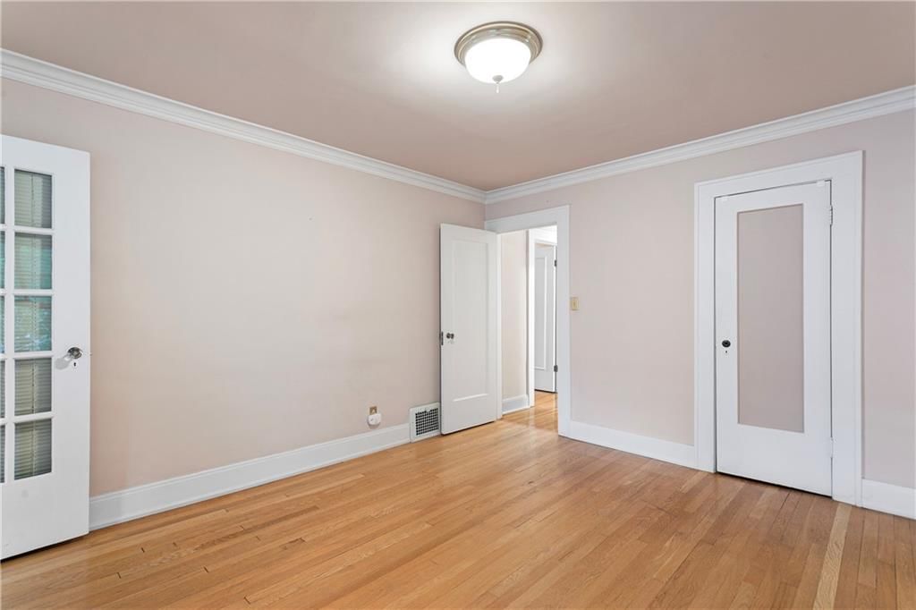 Photo 21 of 31 - 5907 McGee Street
