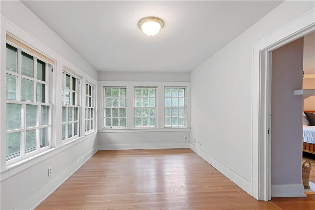Photo 24 of 31 - 5907 McGee Street