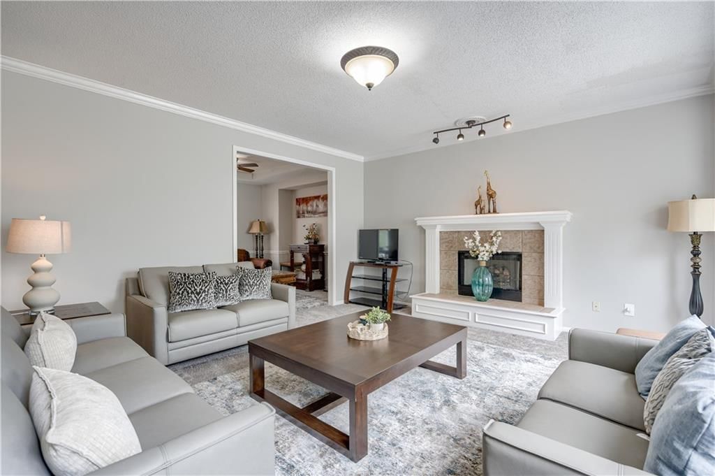 Photo 5 of 34 - 21430 W 51st Street