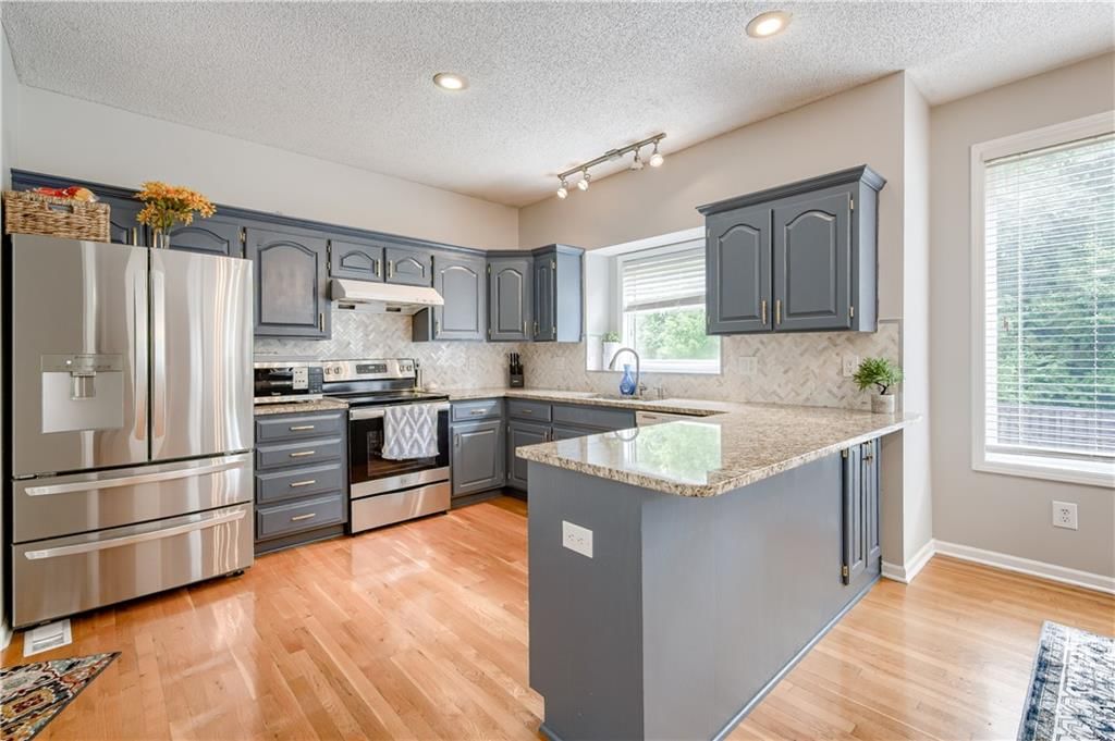 Photo 12 of 34 - 21430 W 51st Street