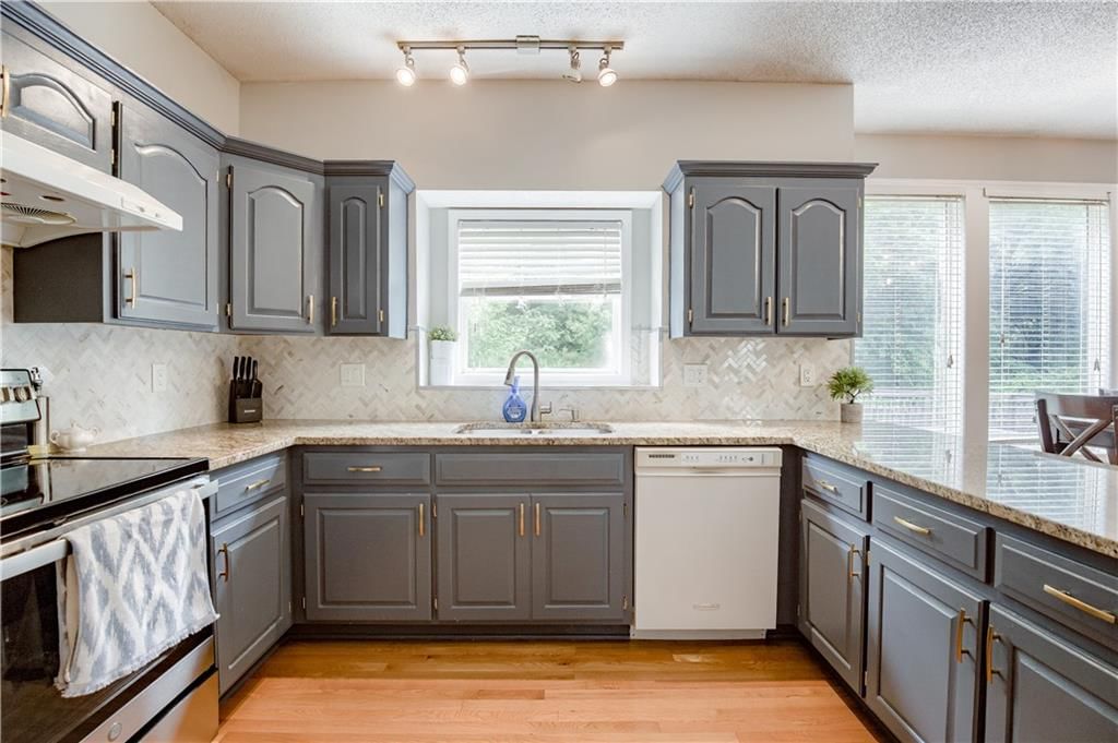 Photo 13 of 34 - 21430 W 51st Street