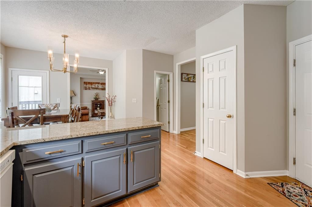Photo 14 of 34 - 21430 W 51st Street