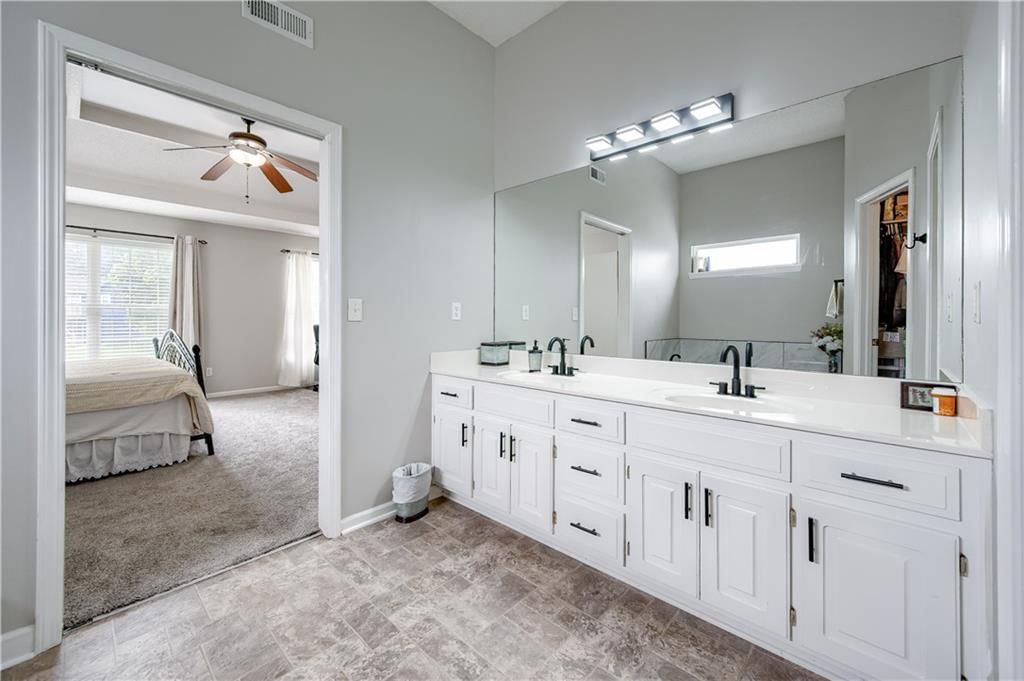 Photo 19 of 34 - 21430 W 51st Street