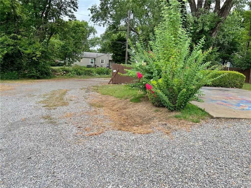 2006 S Elm Street — photo 40