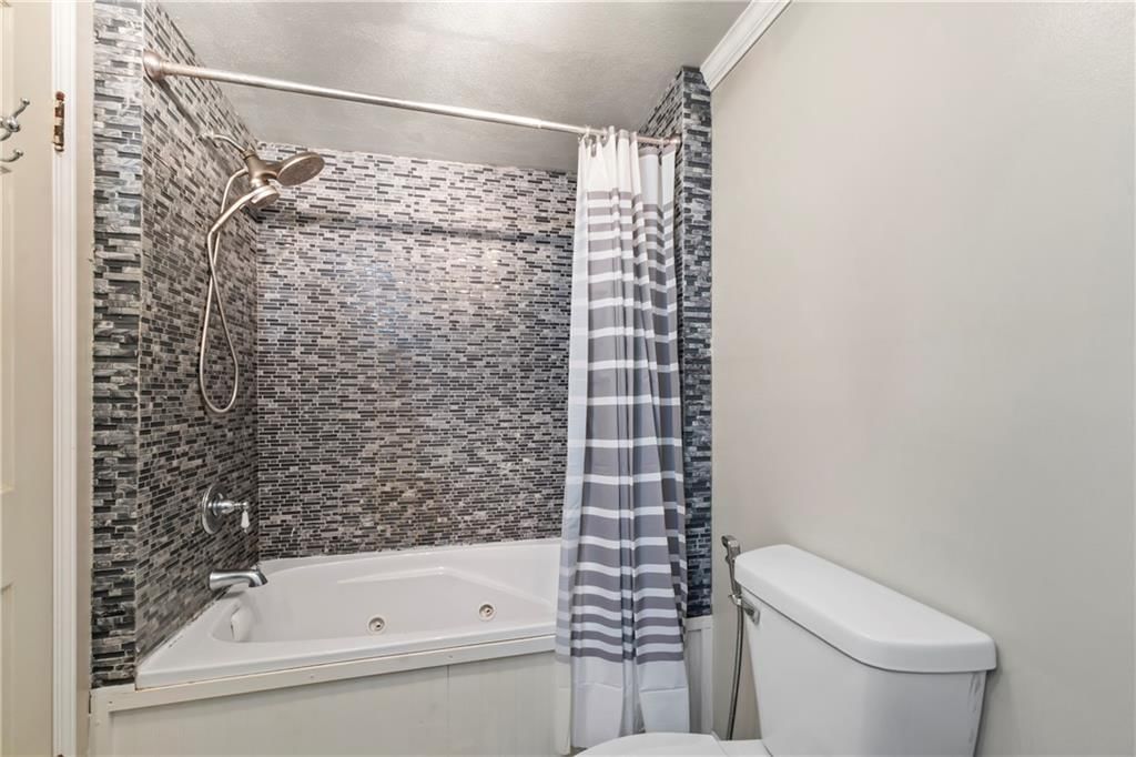 402 Pine Street — photo 32