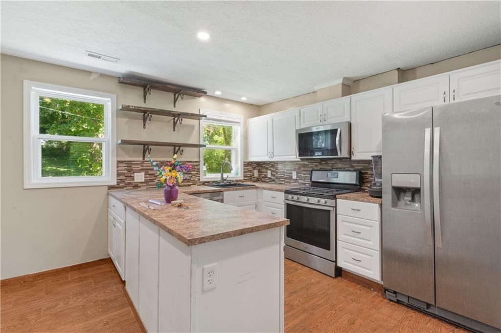 6220 Lathrop Avenue — photo 3