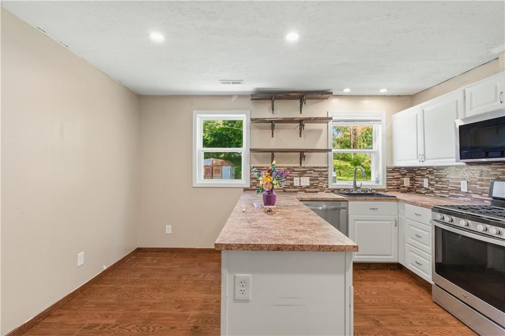 6220 Lathrop Avenue — photo 4