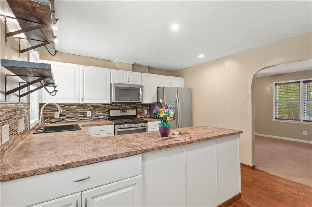 6220 Lathrop Avenue — photo 5