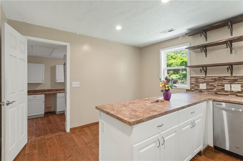 6220 Lathrop Avenue — photo 7