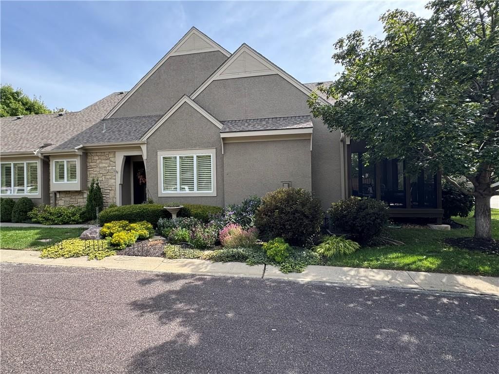 7842 W 156th Place, Overland Park, KS