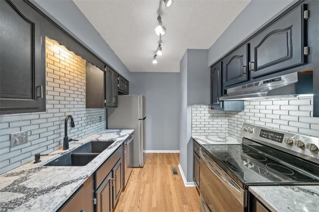 Photo 9 of 28 - 8314 Hadley Street