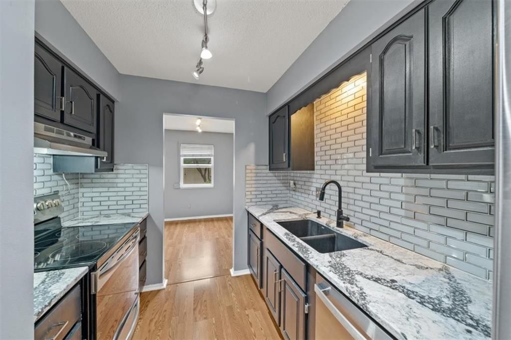 Photo 10 of 28 - 8314 Hadley Street