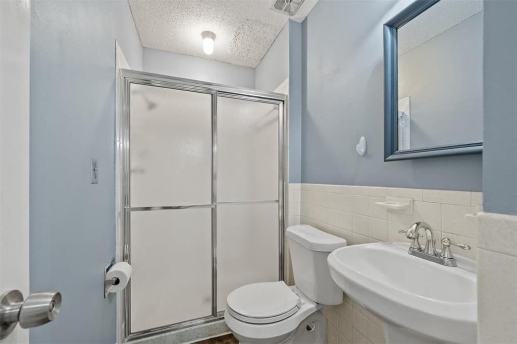 Photo 13 of 28 - 8314 Hadley Street
