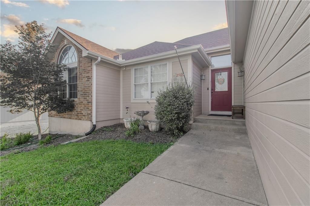 2500 Twin Oaks Drive — photo 3